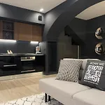 Garibaldi 1 Ground Floor 1br Apartment, Old Town *