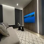 Garibaldi 1 Ground Floor 1br Apartment, Old Town