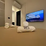Garibaldi 1 Ground Floor 1br Apartment, Old Town 아파트 *