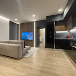 Garibaldi 1 Ground Floor 1br Apartment, Old Town アパート *