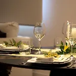 Garibaldi 1 Ground Floor 1br Apartment, Old Town * 올비아