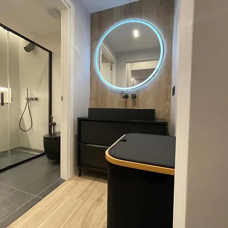 Luxury Renovated Ground Floor 1br - Of The - Historical Centre Apartman