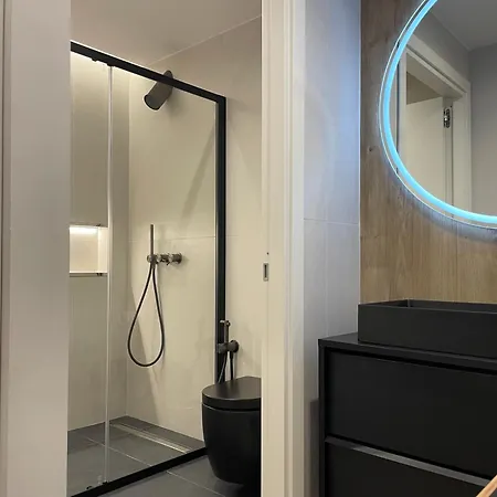 Luxury Renovated Ground Floor 1br - Of The - Historical Centre