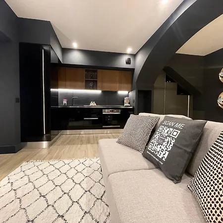 Luxury Renovated Ground Floor 1br - Of The - Historical Centre Apartman *