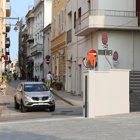 Garibaldi 1 Ground Floor 1br Apartment, Old Town