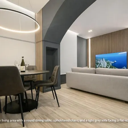 Garibaldi 1 Ground Floor 1br Apartment, Old Town Apartament