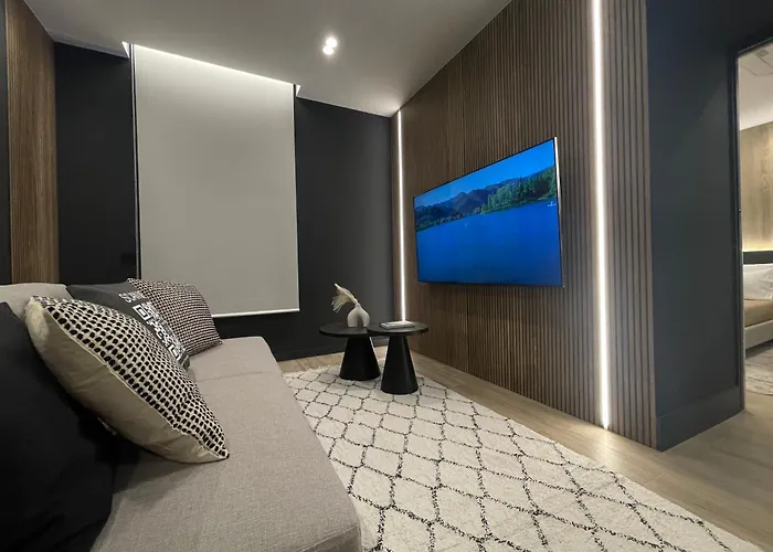 Luxury Renovated Ground Floor 1br - Of The - Historical Centre