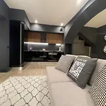 Garibaldi 1 Ground Floor 1br Apartment, Old Town *