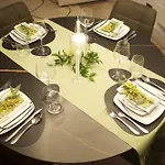 Garibaldi 1 Ground Floor 1br Apartment, Old Town Apartment *