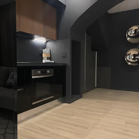 Luxury Renovated Ground Floor 1br - Of The - Historical Centre Appartamento