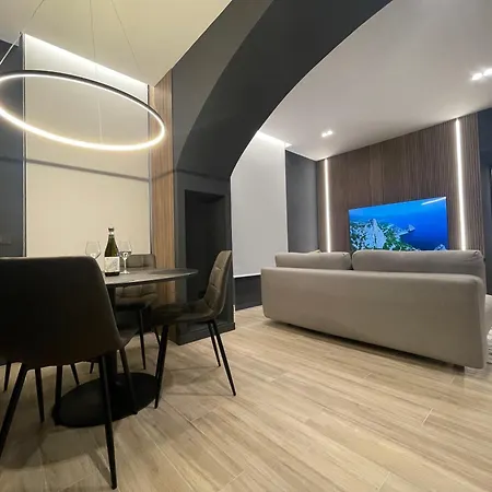 Luxury Renovated Ground Floor 1br - Of The - Historical Centre Olbia