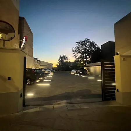 Luxury Renovated Ground Floor 1br - Of The - Historical Centre *