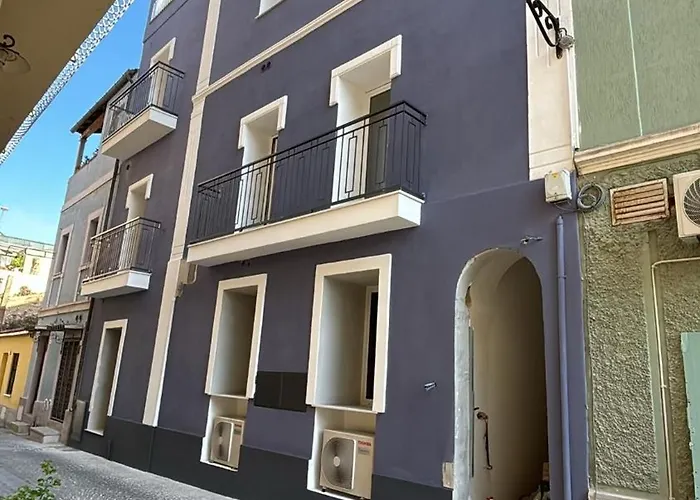 Luxury Renovated Ground Floor 1br - Of The - Historical Centre Apartment Olbia
