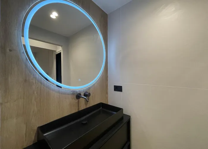 Апартаменты Luxury Renovated Ground Floor 1br - Of The - Historical Centre *