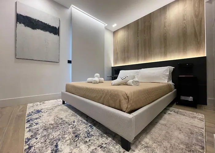 Apartment Luxury Renovated Ground Floor 1br - Of The - Historical Centre *