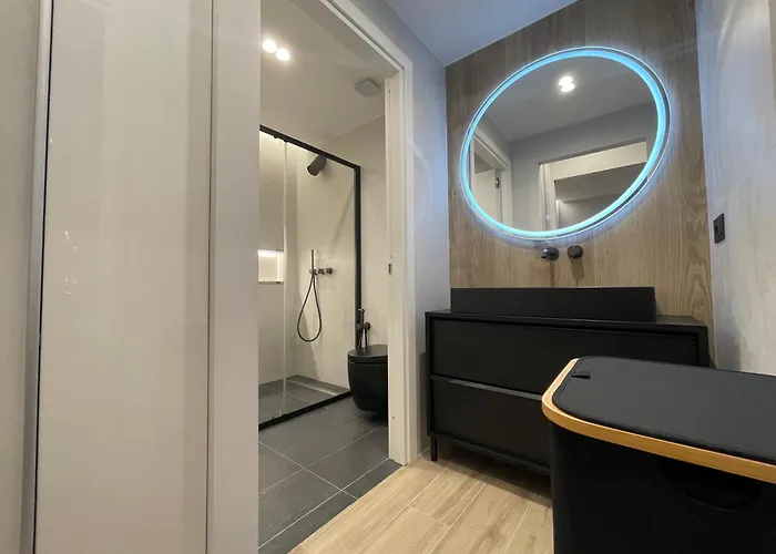 Апартаменты Luxury Renovated Ground Floor 1br - Of The - Historical Centre *