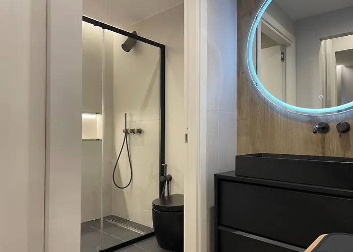 Luxury Renovated Ground Floor 1br - Of The - Historical Centre