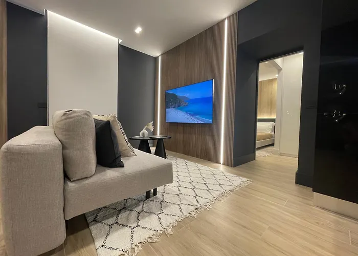 Luxury Renovated Ground Floor 1br - Of The - Historical Centre Apartment Olbia