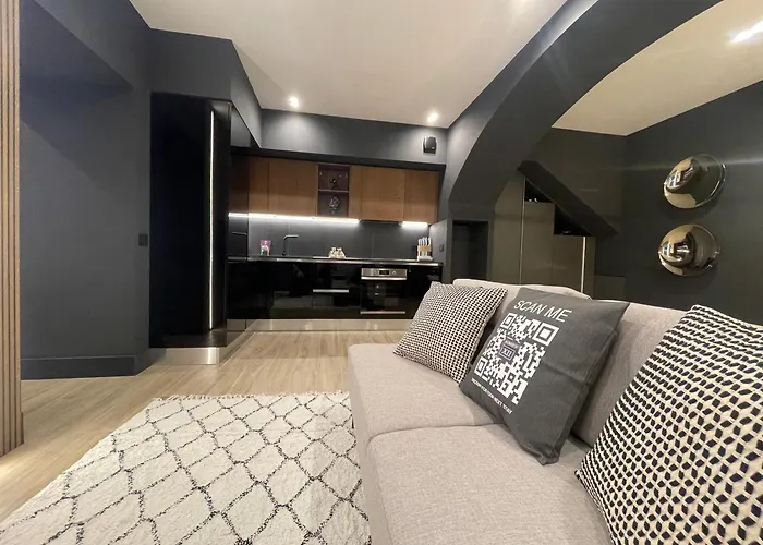 Luxury Renovated Ground Floor 1br - Of The - Historical Centre *