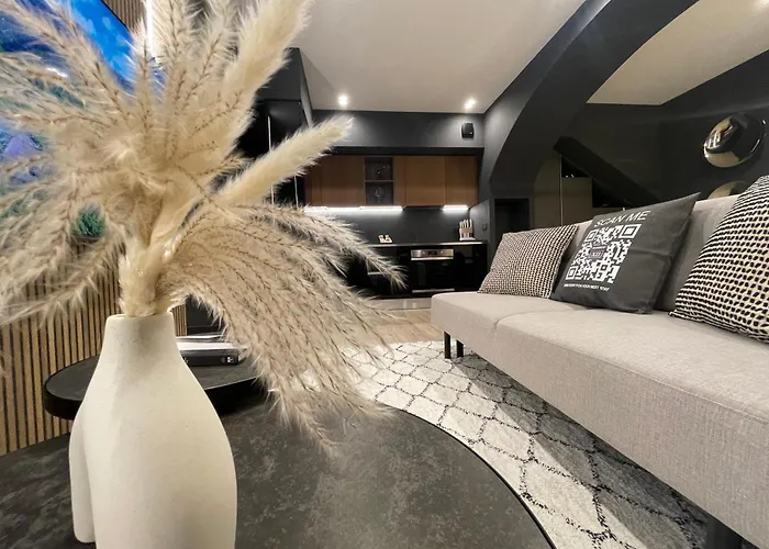 Апартаменты Luxury Renovated Ground Floor 1br - Of The - Historical Centre