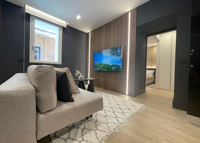 Luxury Renovated Ground Floor 1br - Of The - Historical Centre Apartment Olbia