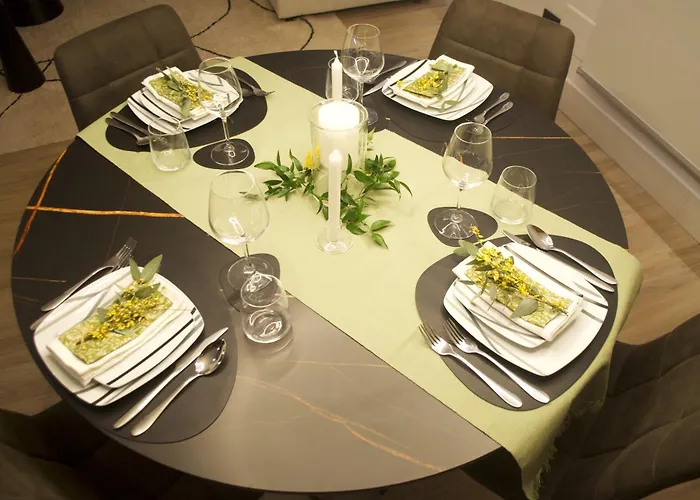 Luxury Renovated Ground Floor 1br - Of The - Historical Centre Apartment *